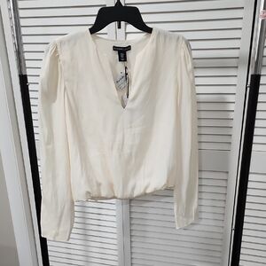 Sincerely Jules Medium Ladies Cream Tunic, Long-Sleeved, Bloused Waist.